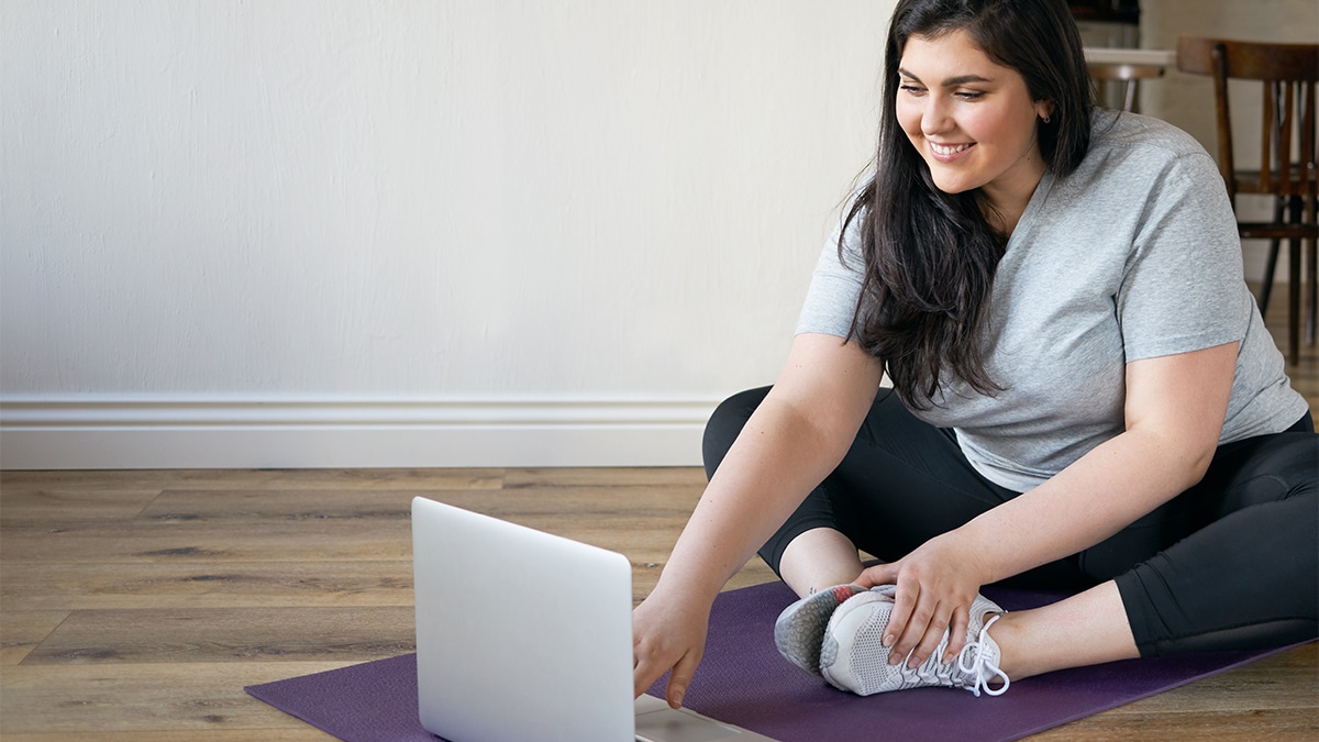 Graisse abdominale : "c'est le meilleur exercice de Pilates au mur pour brûler les graisses, facile à faire au quotidien"